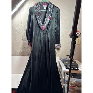 Gilligan‎ O'Malley Velvet Robe Black Vintage Womens Size Medium NWT